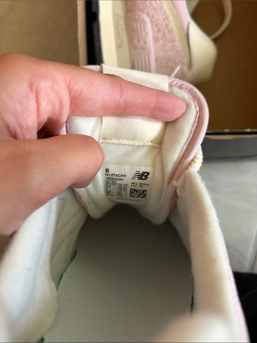 New Balance - Picture 3 of 3